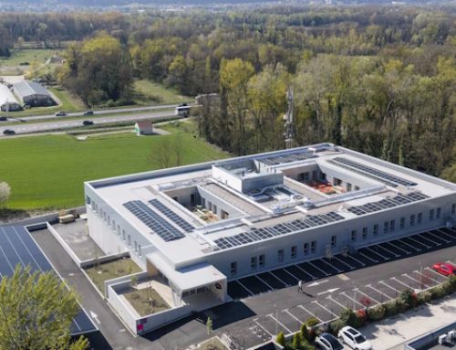 A Saint-Ismier, Merck inaugure sa treizième usine en France et s’affirme comme un équipementier de l’industrie des semi-conducteurs